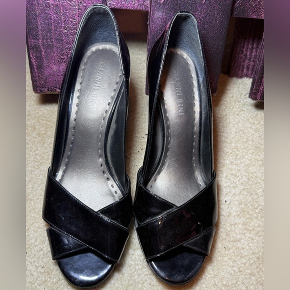Gianni Bini Black Peep-Toe Heels with Elegant Design - Picture 1 of 4